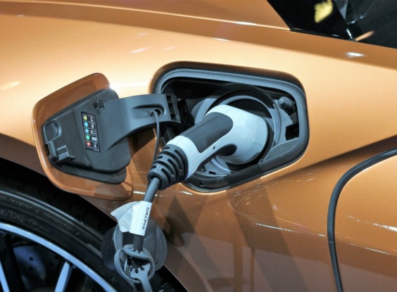 What are the differences between electric cars, hybrid cars and hydrogen cars?