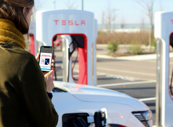 Recharge véhicule électrique sur le réseau Superchargeur Tesla avec Chargemap